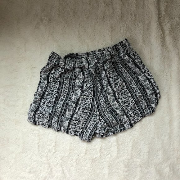 Cute Boho Flowy Shorts - Picture 2 of 3